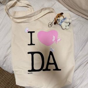 Exclusive Djerf Avenue tote bag and keychain